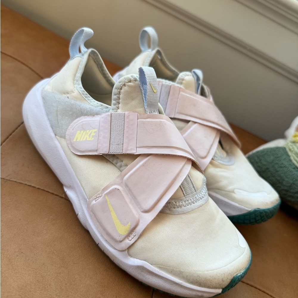 Nike Flyease Kids Cream and Pink Hook-and-Loop Slip-On Sneakers